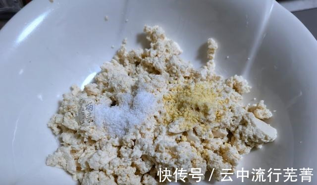 豆腐丸子|豆腐营养极高,但小孩子不喜欢吃,教你这样做,圆溜溜上桌就光盘!