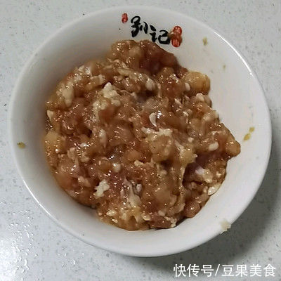 色香味俱全，米饭配外婆菜炒肉沫，下饭绝杀