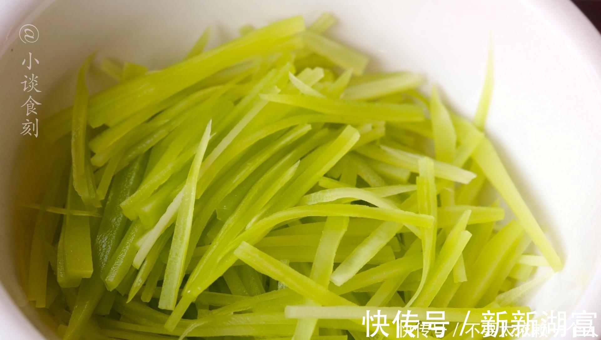 莴笋|凉拌莴笋时,有人焯水,有人直接拌,大厨:都不对,教你正确做法