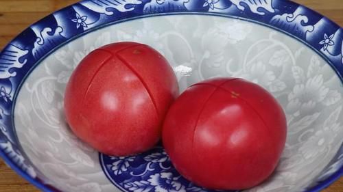 番茄|1把金针菇,2个西红柿,锅里一扔,老保姆拿手绝活,全家抢着吃