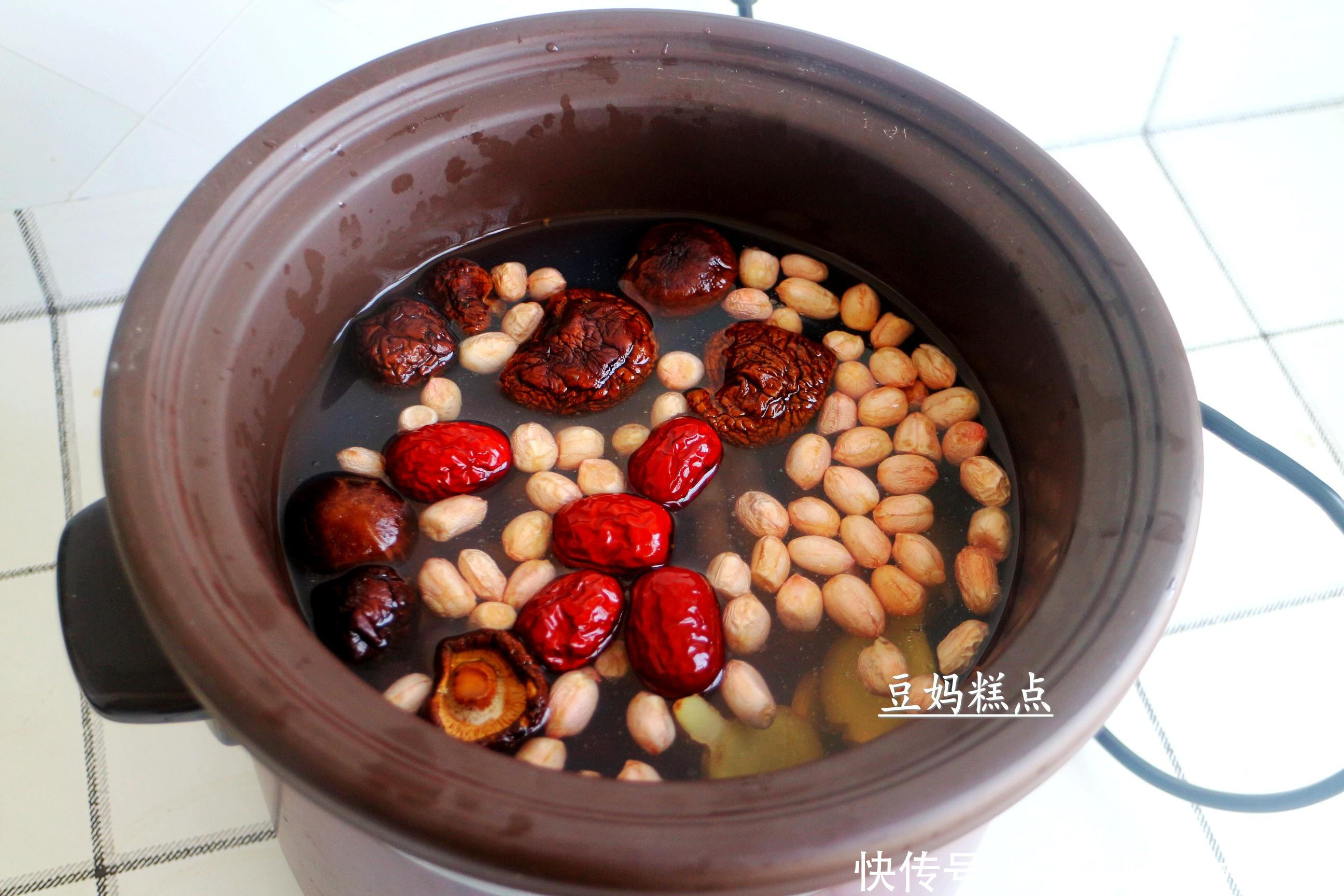 喜欢|秋天,教你做鸡爪花生汤,一锅不到20块,老少都喜欢