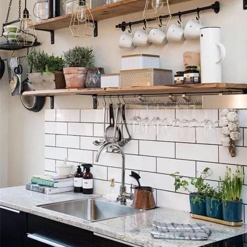 收纳|越来越多人不装厨房吊柜了,他们更爱这种设计,省钱漂亮又好用