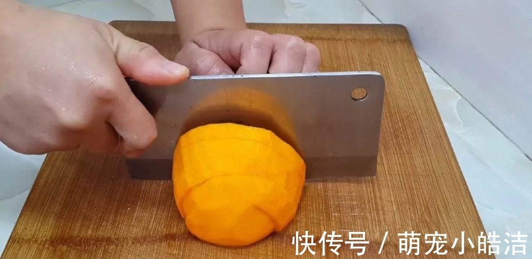 南瓜这样做才简单，锅里炸一炸，外皮焦脆又空心，比面包蛋糕还好吃