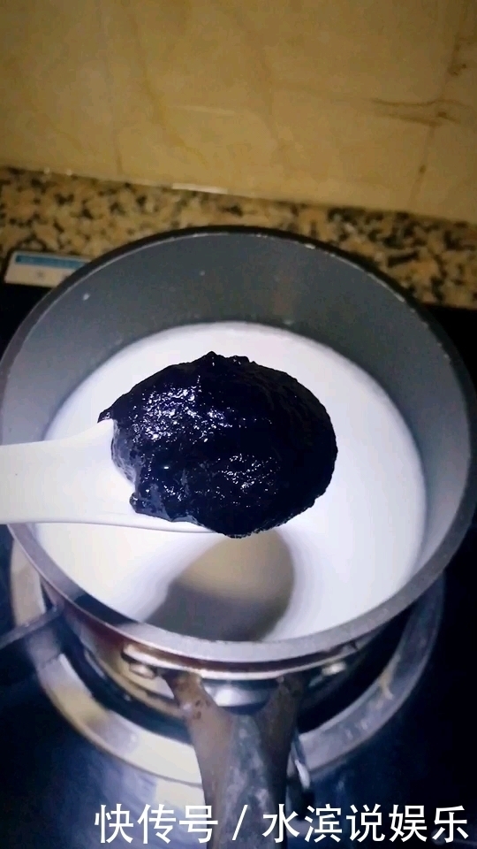 救星|它是头发的救星!每天吃一点它,头发乌黑有光泽,再不见少白头