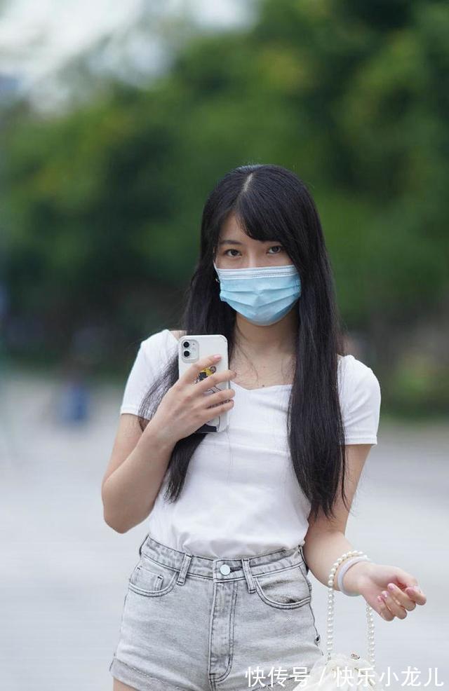 紧身裤 时尚牛仔短裤非常高的出镜率,搭配基础款白T恤,清爽效果非常好