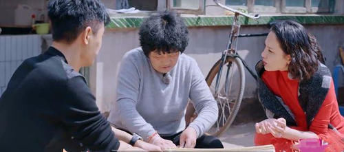 郭曉東媽媽慘遭排擠,《婆婆和媽媽》三組家庭聚餐,獨自坐在角落