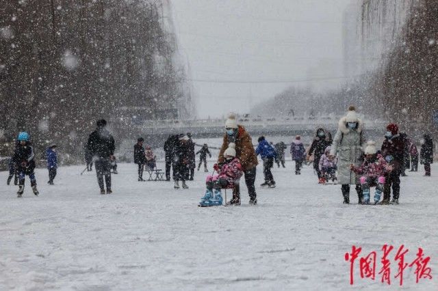 北京@大寒降雪 北京护城河变天然冰场