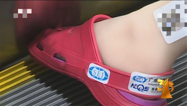 果冻鞋|8种凉鞋被列入“黑名单”,娃穿了易O型腿、足外翻,家长别买了