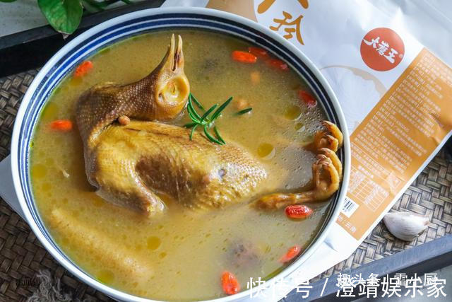 “一鸽胜九鸡”,教你鸽子汤的正确煲法,汤鲜味美,营养还翻倍