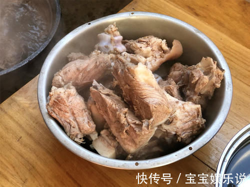 排骨|煮排骨大骨头时,记住“3用2不放”,肉香腥味小,汤白味道鲜