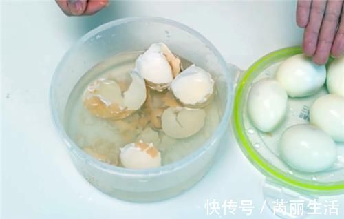 剥鸡蛋有技巧,分享3个小妙招,3秒剥出完整的鸡蛋