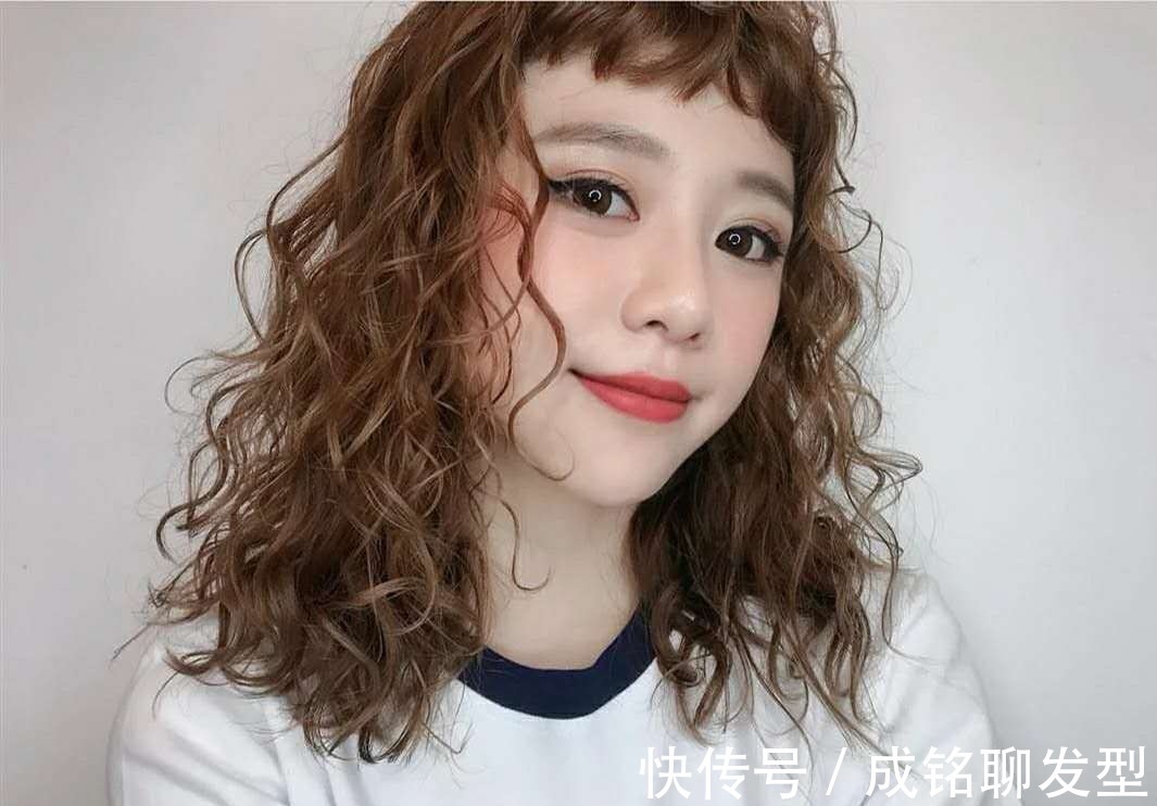 泡沫发蜡|烫卷发适合用弹力素还是泡沫发蜡?方法对都适合,用错还不如不用