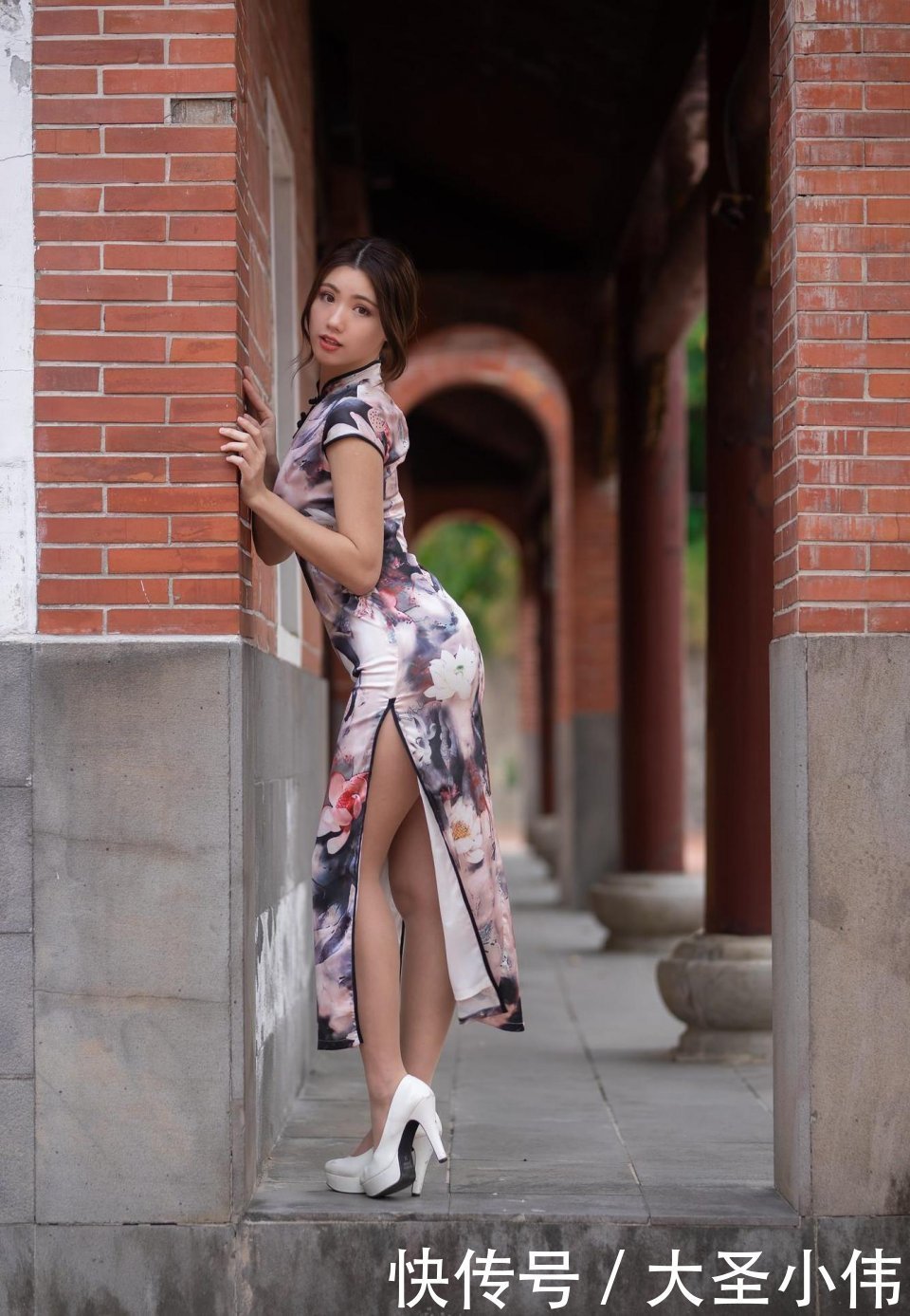 美女|美女街拍:看了这位美女我才知道什么叫微胖才是最好的!让人得知其中奥妙!