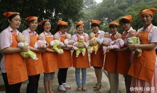 女儿3岁还不会走路，妈妈送去医院检查，医生却轻声说:报警吧