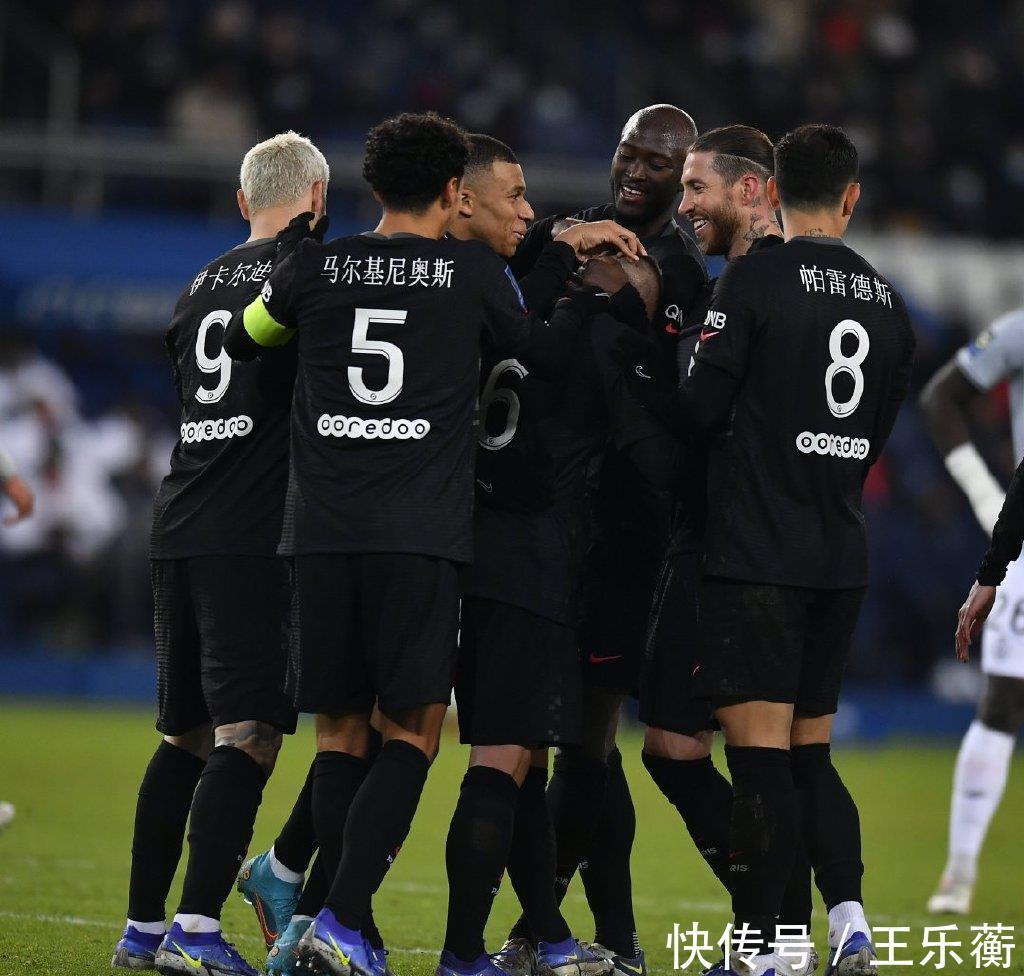 首冠|4-0!巴黎踢疯了,68%控球+狂轰21脚,3大巨星爆发,助梅西争首冠