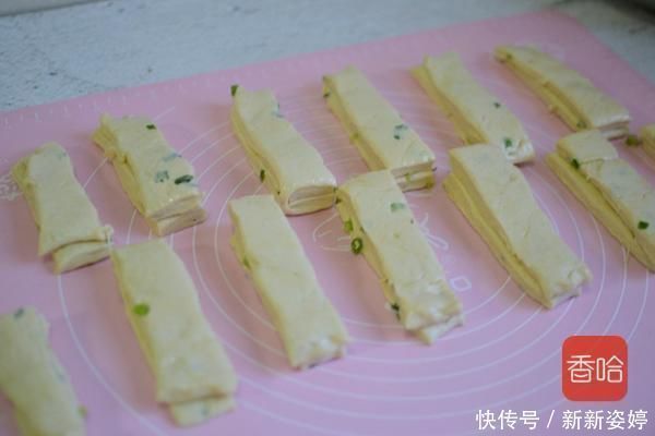 一个鸡蛋,一碗面粉,家庭版油条轻松做,看着就有食欲