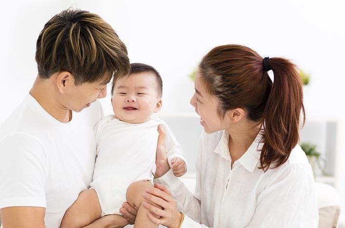 诋毁|优秀父母注意：一定不要在孩子面前做3件事，可能毁了孩子一生