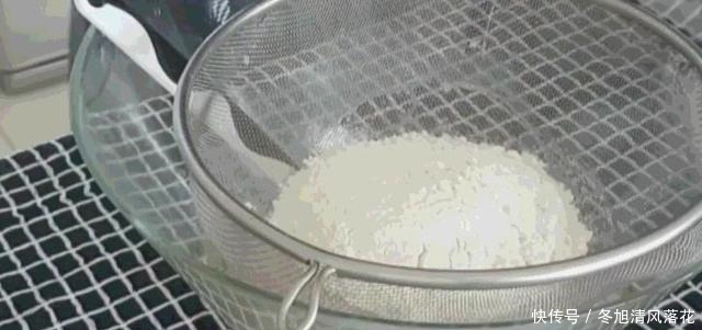 搅拌|5个鸡蛋,1碗面粉,教学老式鸡蛋糕,蓬松暄软无添加,金黄美味