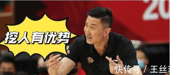 杜锋|CBA辽宁男篮与深圳队比赛结束后，球迷建议：杜锋快点来挖人吧