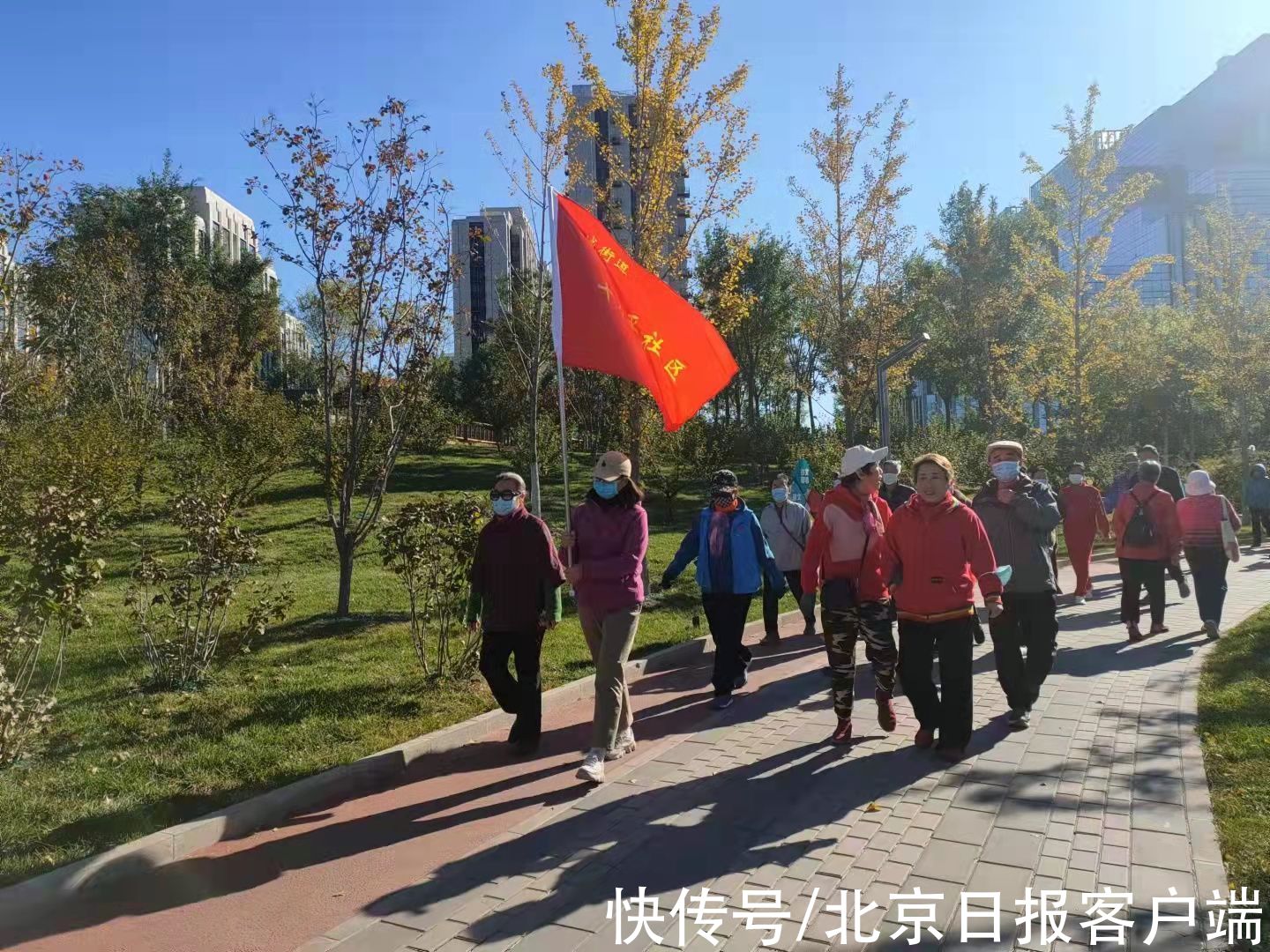 古城街道@古城街道十万平社区举办“喜迎冬奥，社区居民健步走”活动