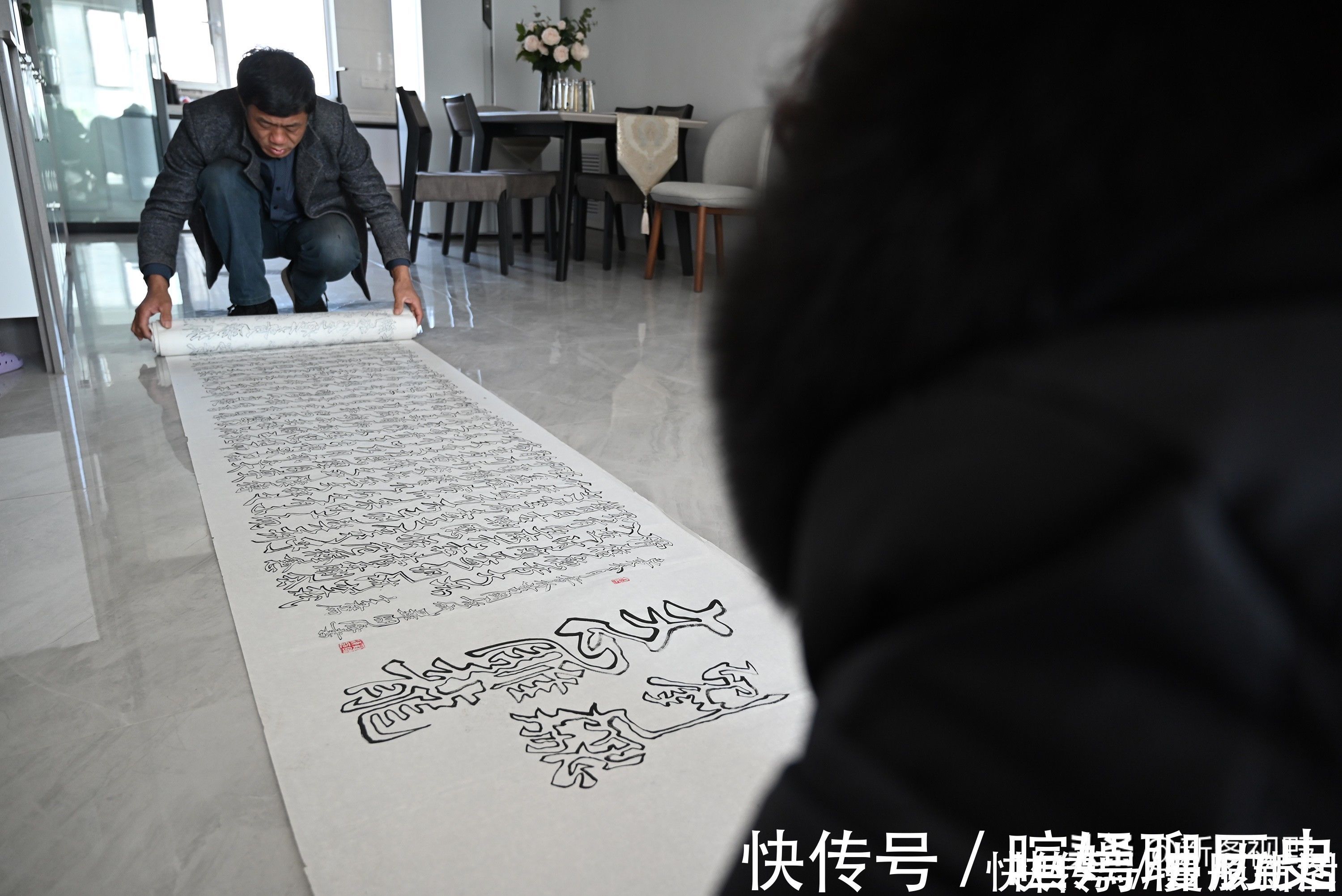 汉字$52岁男子历时一年,抄写2万字古书估价20万,字体特殊头回见