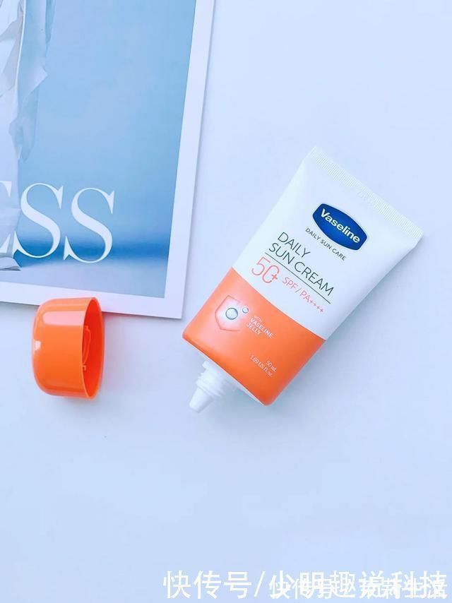 晶冻|这几款被我列进黑名单的防晒霜,不要乱买,小心变成“人间油物”