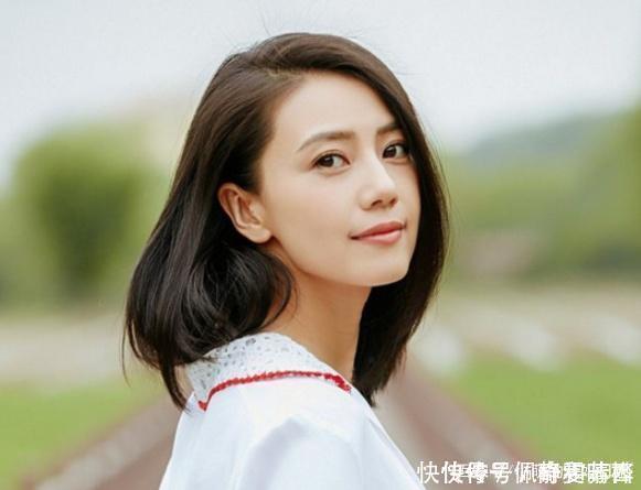 直发|圆脸的女生尽量避开中分,显脸大还俗气,这4款发型更适合你