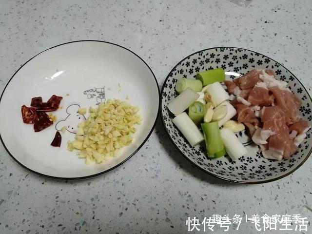 大v|大叔第一次做菜花粉丝煲,品相一般,但味道还不错,一人吃了一盆