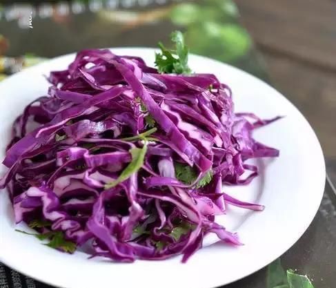 香菜|人到中年想长寿，不妨坚持吃四种食物，淡化皱纹、好处多多