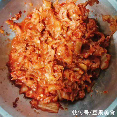 从小吃辣白菜炒饭长大的我，谁敢说我这做法不正宗