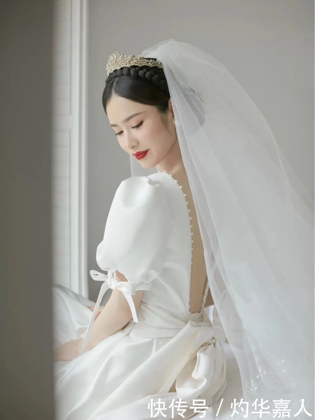 婚纱中的白月光丨那些气质女神都爱的缎面婚纱