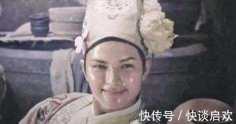 粉底刷|为什么明星化妆从来不卡粉、浮粉?化妆师:上妆工具没选对