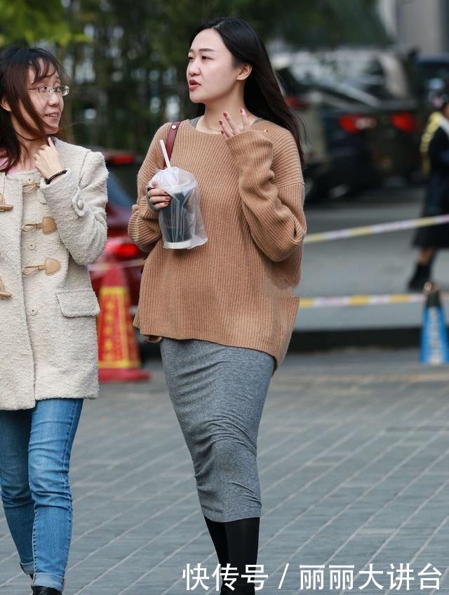 颖宝|针织长裙搭配针织开衫,将温柔散发出来,文艺大方
