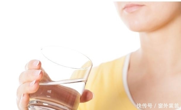 早上起床后,空腹喝水对身体是好,还是坏?很