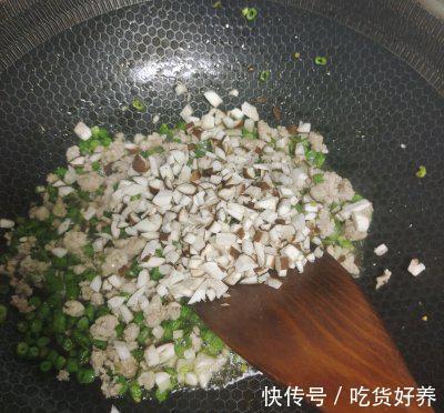 朋友圈|这道家庭版炸酱面拍照发到朋友圈,都在夸我厨艺高