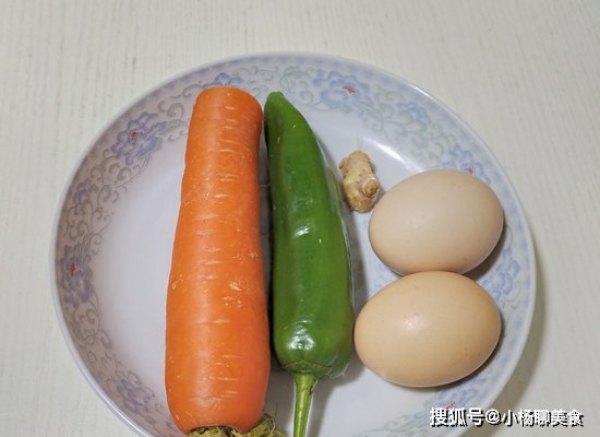 萝卜|胡萝卜别再炒着吃了，试试这样做，又香又嫩，上桌就抢光