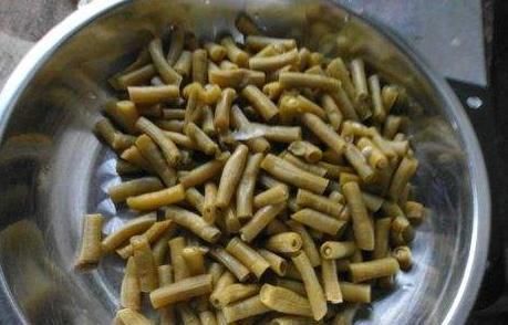 炖排骨时,焯水后又腥又柴教你1个技巧,排骨香嫩入味,无腥味