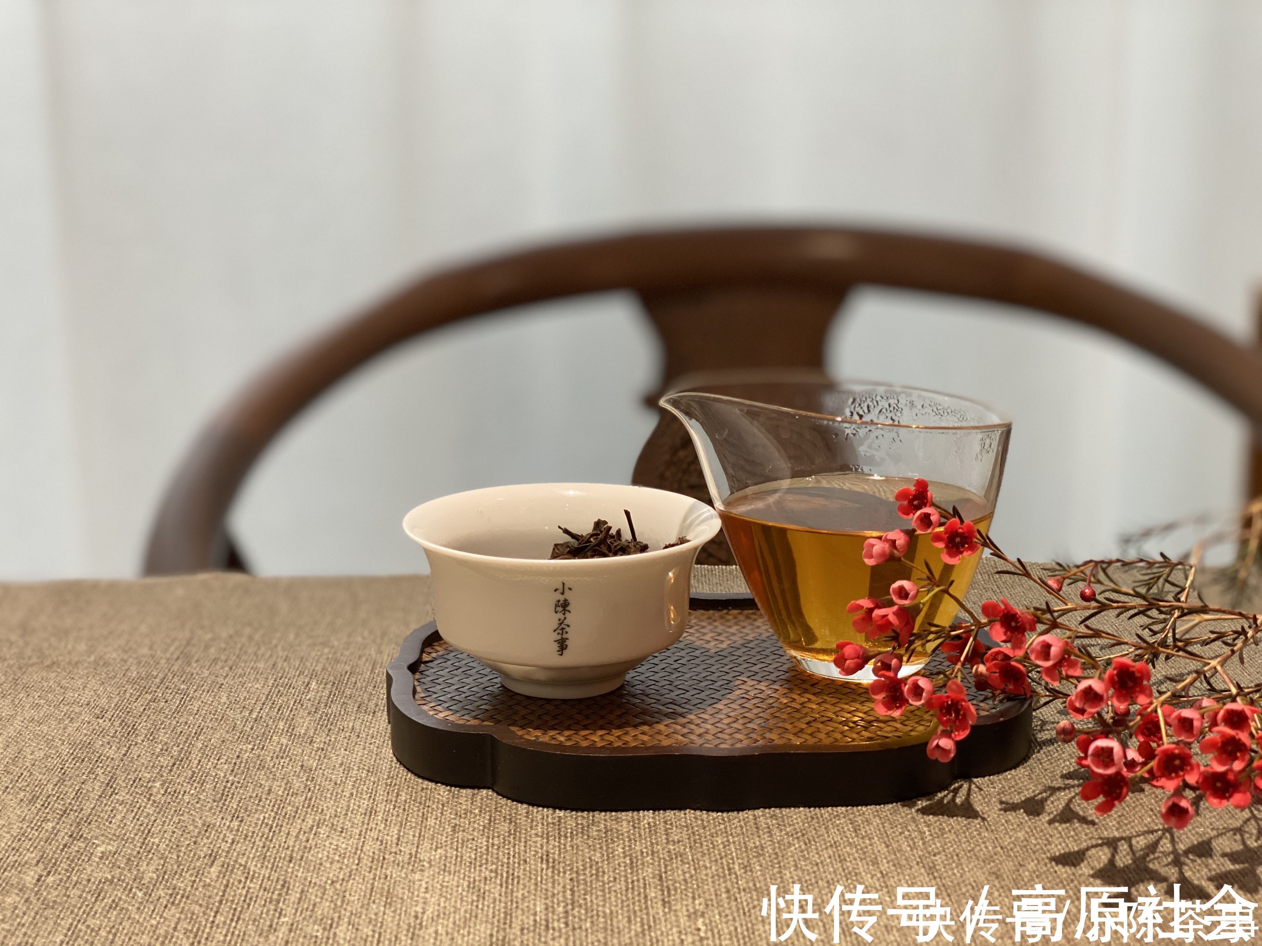 为什么白茶饼没有花香,老茶客提醒,牢记这3个细节,不会被忽悠