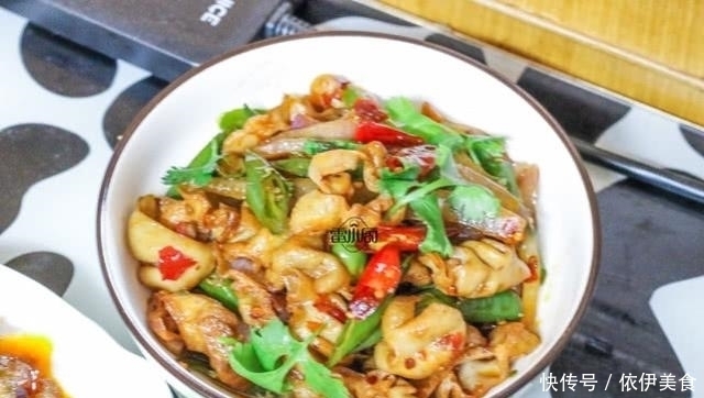 番茄炒蛋|晒晒我下班到家做的晚餐,3个菜成本30块,在饭店80都吃不到