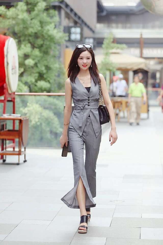 街拍:时尚街拍不至于牛仔裤,小姐姐各种秀