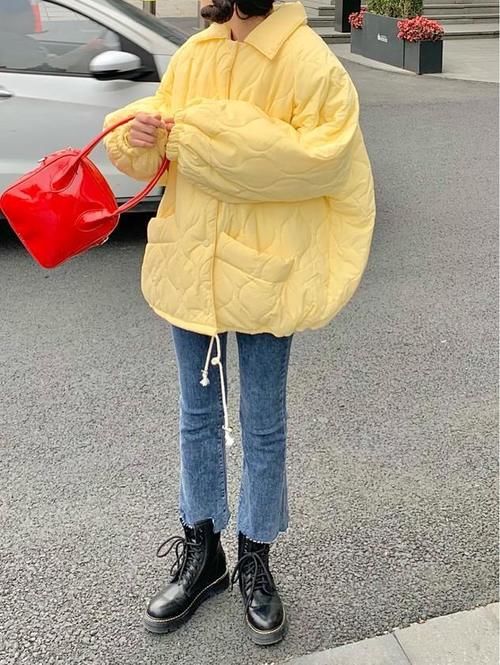 冬天穿棉服，除了黑白色，还有这“3个”颜色也很好看！