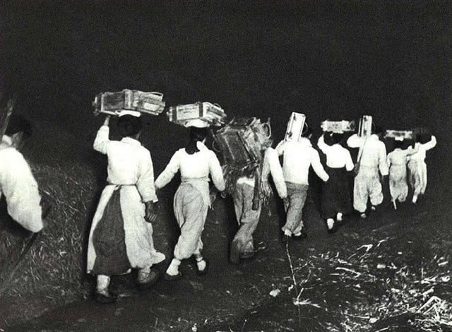 朝鲜百姓|志愿军回国,1个团被朝鲜人抬到车站,朝鲜军官:1个师我们也抬!