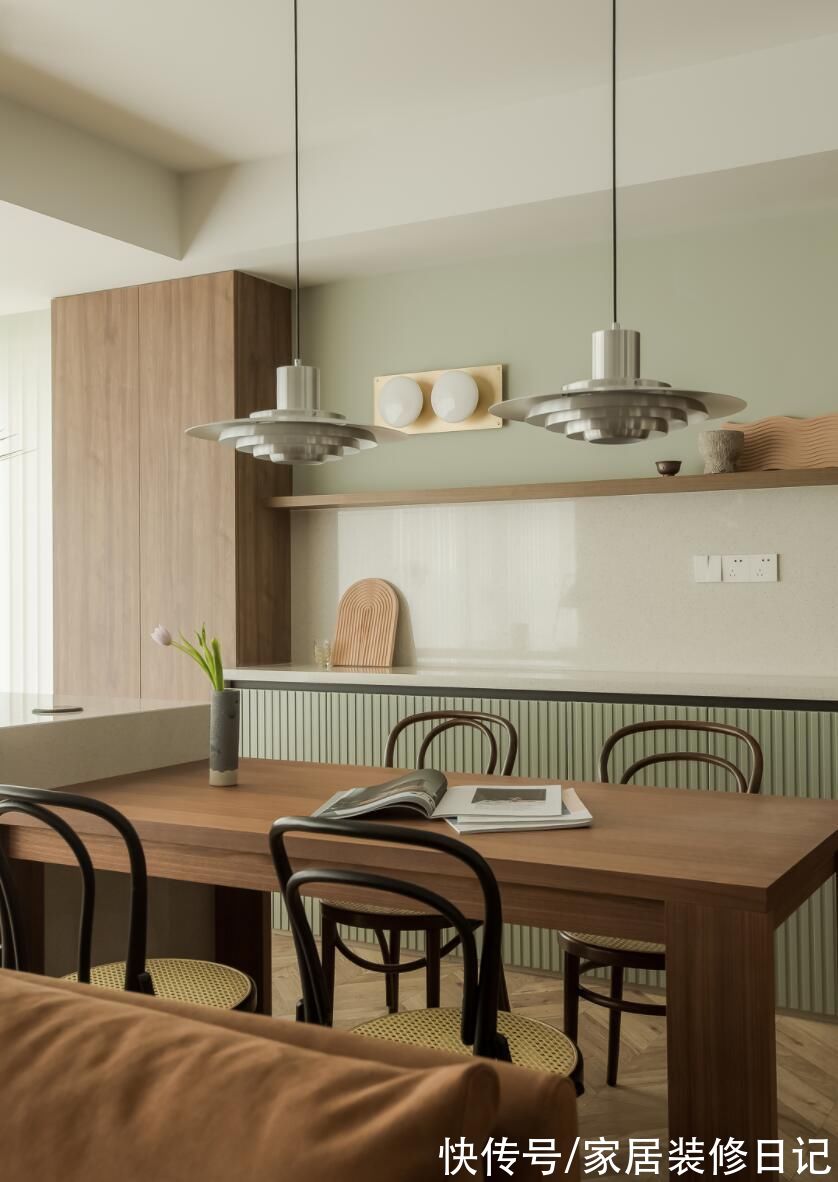 主卧|全屋重新打满柜子,柜门当墙饰,精装“教科书式”改造透着高级感