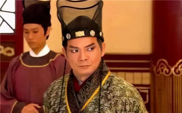 登基|皇子装疯37年, 被当傀儡推上帝位, 登基后第一道圣旨, 让百官胆寒