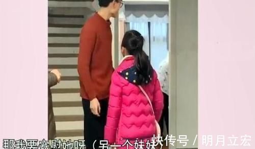 哥哥|45岁妈妈生二胎,大一哥哥被迫开始“带娃”,网友:就当提前练手