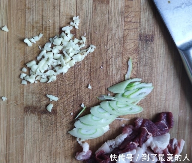 白菜猪肉炖粉条,家常美味快手菜
