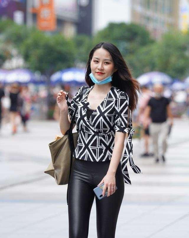高跟鞋|街边小姐姐五官超精致,穿衣优雅潮流,散发个人魅力