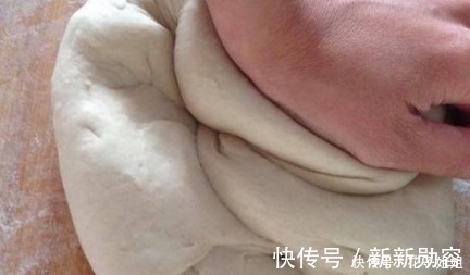 饼胚|教你做韭菜鸡蛋饼,做好咸香入味,韭菜脆嫩不出水,吃起来超满足!