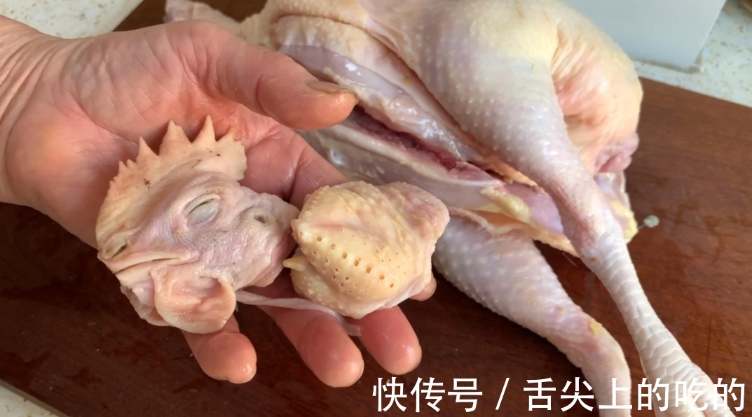 炖鸡时,有人焯水、有人直接炖,大厨教你正确的做法,太香了