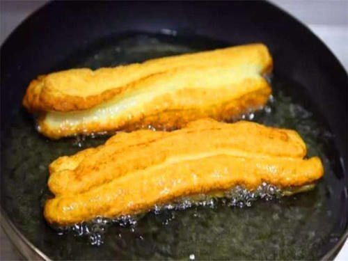 小苏打|炸油条不需要泡打粉?用“它”炸出来的油条,蓬松酥脆不油腻